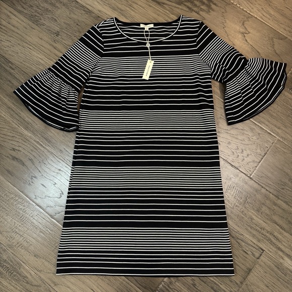 NEW‎ Max Studio Black White Striped Bell Sleeve Dress Size Small - Picture 1 of 11